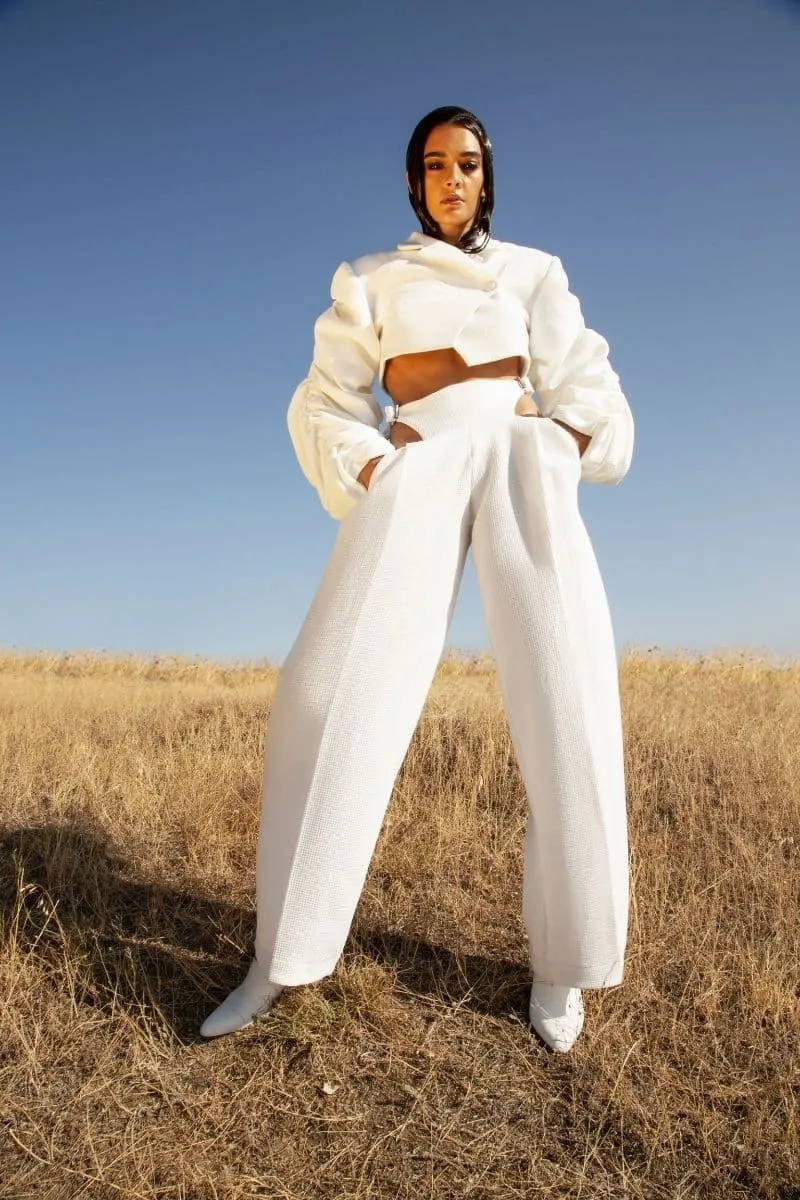 CRUMPLE-SLEEVE CROPPED WHITE BLAZER