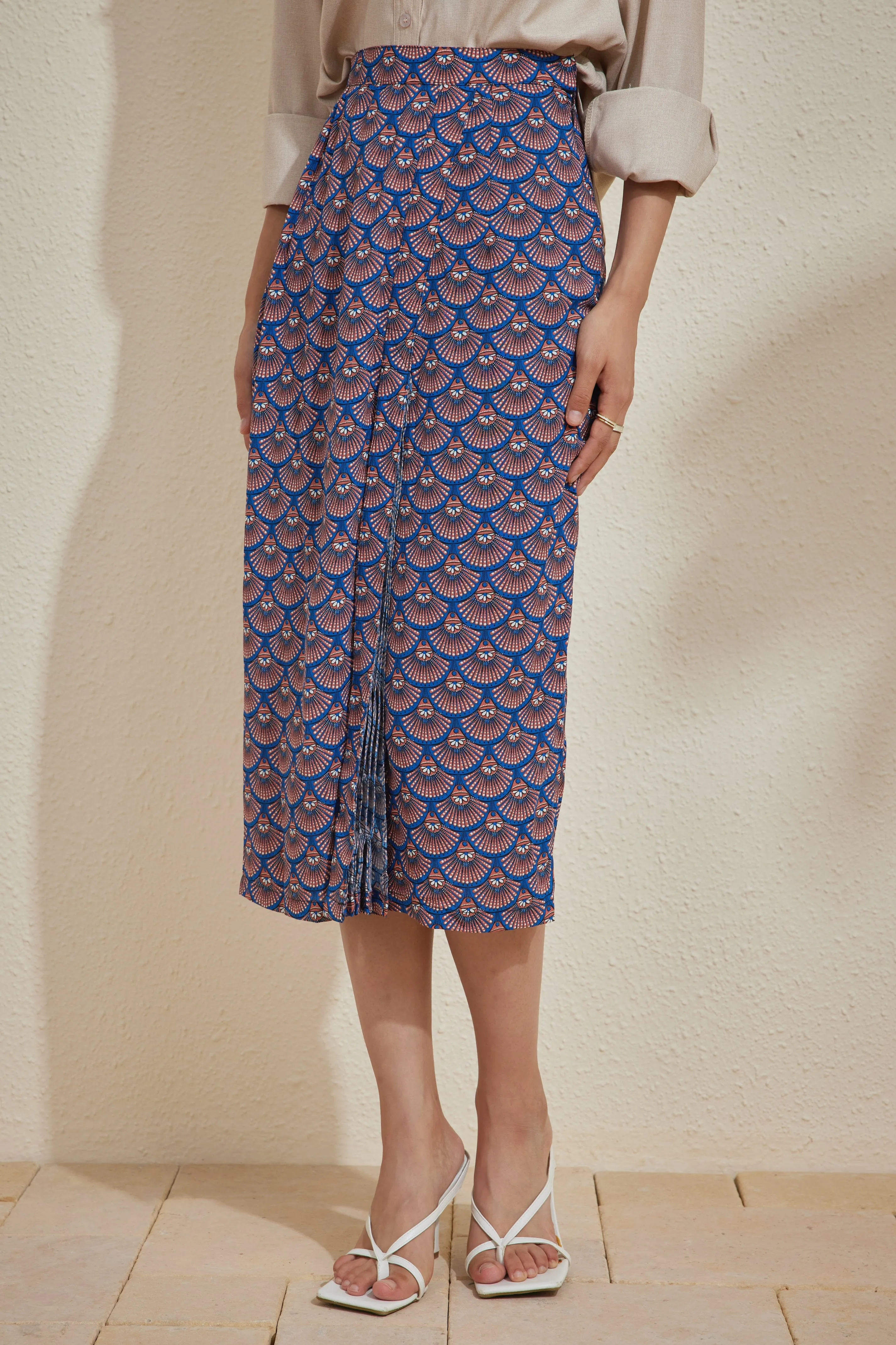 SARONG PLEATED SKIRT IN SCALLOPED BLUE